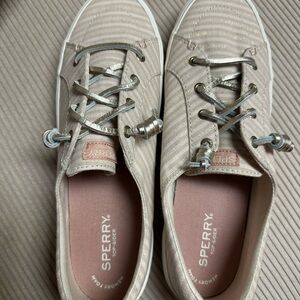 Sperry Crest Vibe in light pink with gold accent stripe - Size 10 Women’s